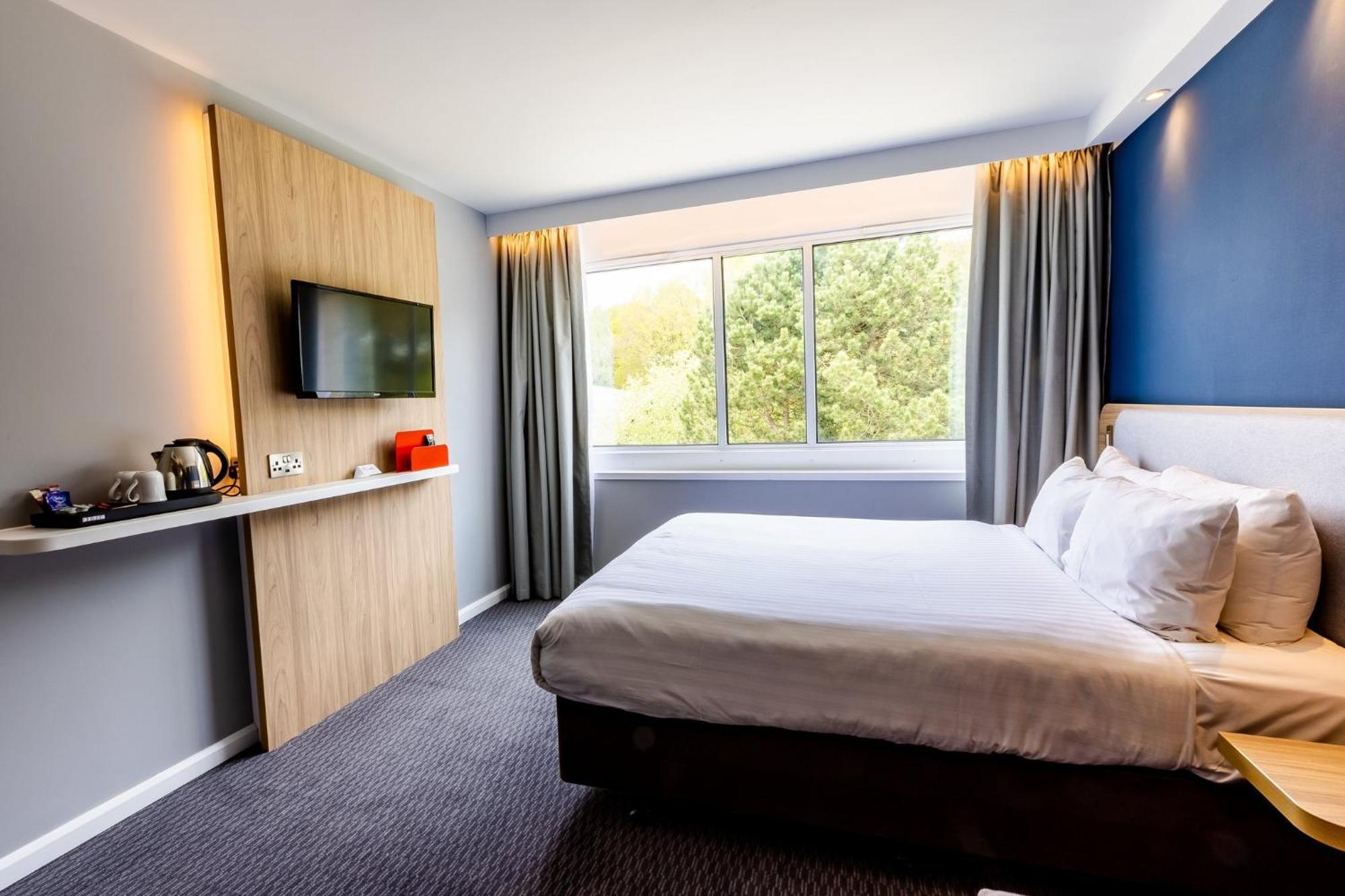 Express By Ihg Hotel 3*